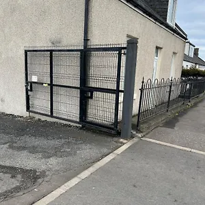  Holiday home 4 Bed Near Airport